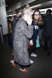 Carly Rae Jepsen feet photo thumbnail