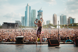 Carly Rae Jepsen feet photo thumbnail