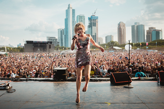 Carly Rae Jepsen feet photo thumbnail