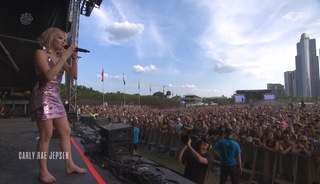 Carly Rae Jepsen feet photo thumbnail