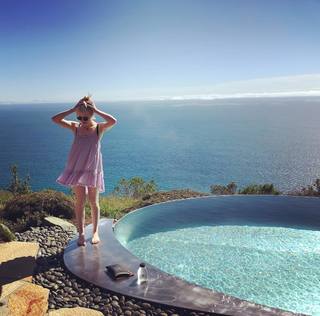 Carly Rae Jepsen feet photo thumbnail