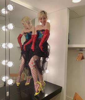Carly Rae Jepsen feet photo thumbnail