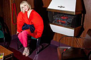 Carly Rae Jepsen feet photo thumbnail