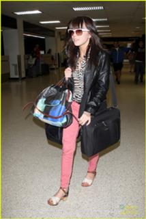 Carly Rae Jepsen feet photo thumbnail