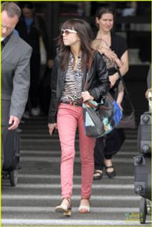 Carly Rae Jepsen feet photo thumbnail