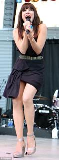 Carly Rae Jepsen feet photo thumbnail