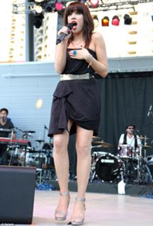 Carly Rae Jepsen feet photo thumbnail