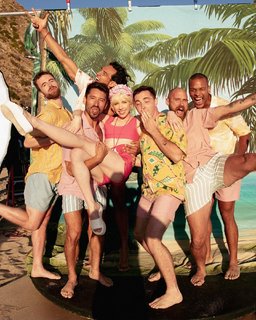 Carly Rae Jepsen feet photo thumbnail
