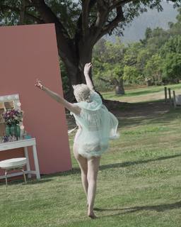 Carly Rae Jepsen feet photo thumbnail