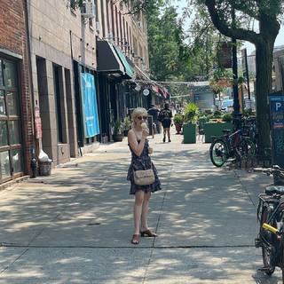 Carly Rae Jepsen feet photo thumbnail