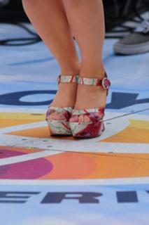 Carly Rae Jepsen feet photo thumbnail
