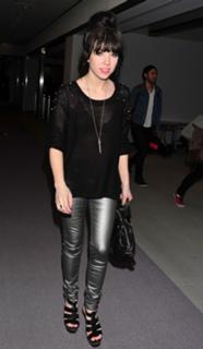 Carly Rae Jepsen feet photo thumbnail