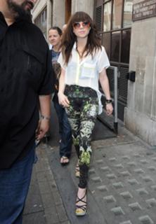 Carly Rae Jepsen feet photo thumbnail