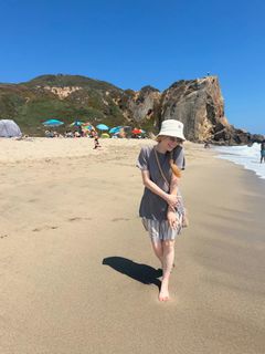 Carly Rae Jepsen feet photo thumbnail