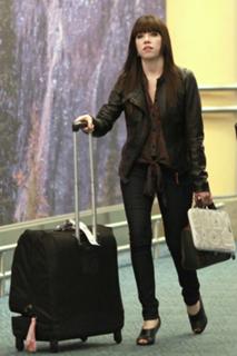 Carly Rae Jepsen feet photo thumbnail