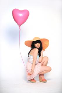 Carly Rae Jepsen feet photo thumbnail
