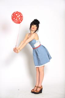 Carly Rae Jepsen feet photo thumbnail