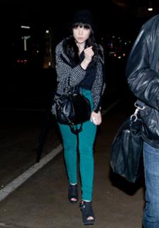 Carly Rae Jepsen feet photo thumbnail