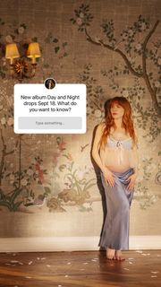 Carly Rae Jepsen feet photo 1