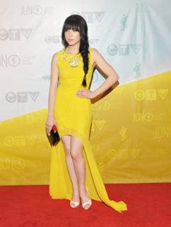 Carly Rae Jepsen feet photo thumbnail