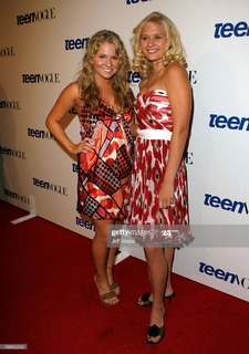 Carly Schroeder feet photo 10