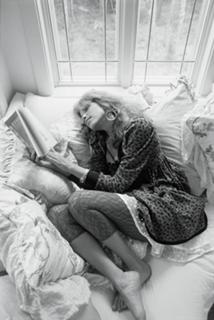 Carly Simon feet photo thumbnail