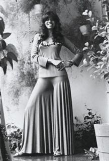 Carly Simon feet photo thumbnail