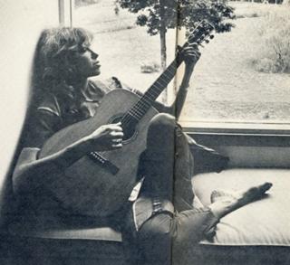 Carly Simon feet photo thumbnail