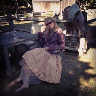 Carly Simon feet photo thumbnail