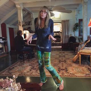 Carly Simon feet photo thumbnail