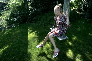 Carly Simon feet photo thumbnail