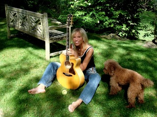 Carly Simon feet photo thumbnail