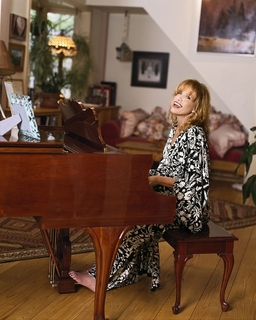 Carly Simon feet photo thumbnail