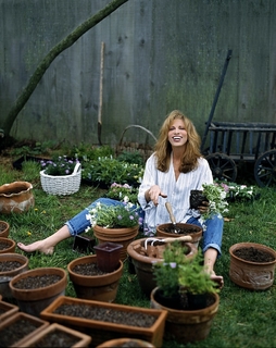 Carly Simon feet photo thumbnail