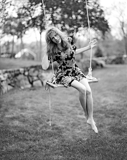 Carly Simon feet photo thumbnail