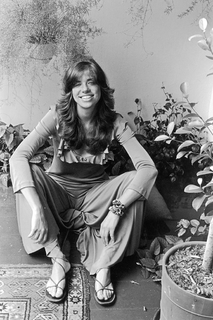 Carly Simon feet photo thumbnail