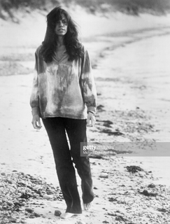 Carly Simon feet photo thumbnail