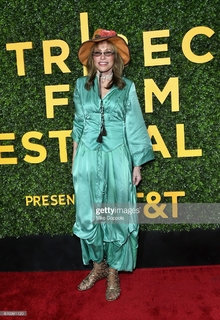 Carly Simon feet photo thumbnail