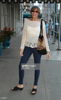 Carly Simon feet photo thumbnail