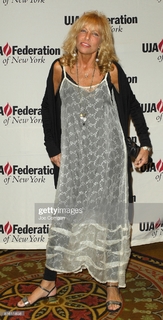 Carly Simon feet photo thumbnail