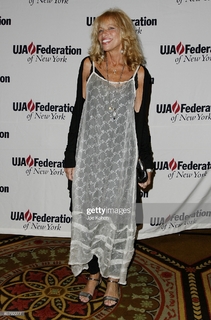 Carly Simon feet photo thumbnail