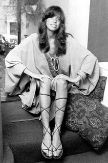 Carly Simon feet photo thumbnail