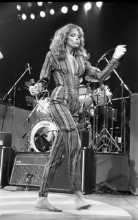 Carly Simon feet photo thumbnail