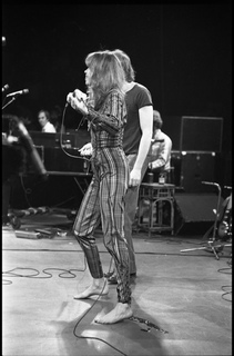 Carly Simon feet photo thumbnail