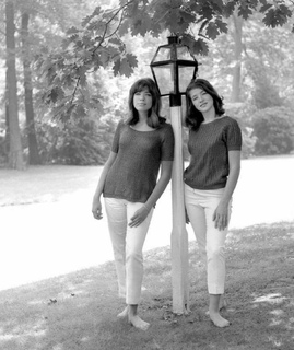 Carly Simon feet photo thumbnail