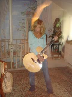 Carly Simon feet photo thumbnail