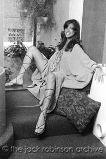 Carly Simon feet photo thumbnail
