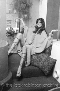 Carly Simon feet photo thumbnail