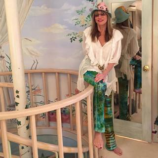 Carly Simon feet photo thumbnail