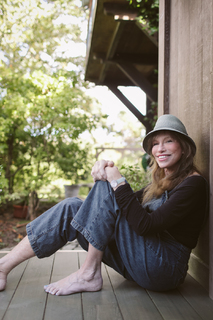 Carly Simon feet photo thumbnail